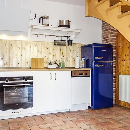 1 Bedroom Awesome In Apartment *